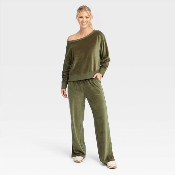 Joylab olive green velour sweatshirt nwt - Picture 3 of 6